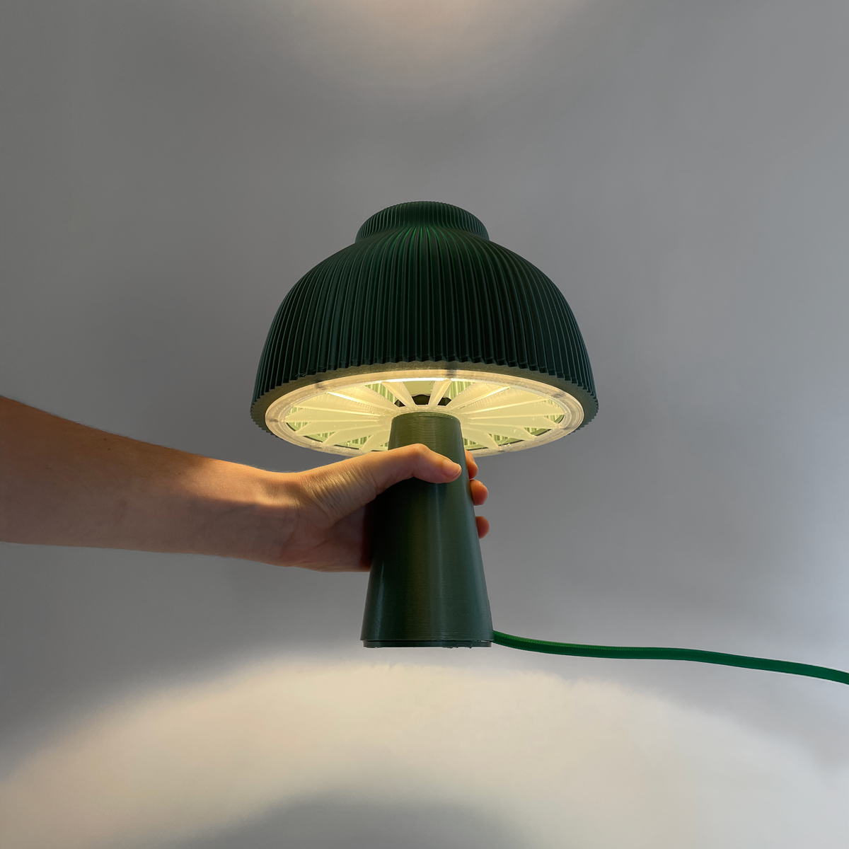 LUMINÁRIA COGU VERDE ESCURO - Acompanha lâmpada LED RGB