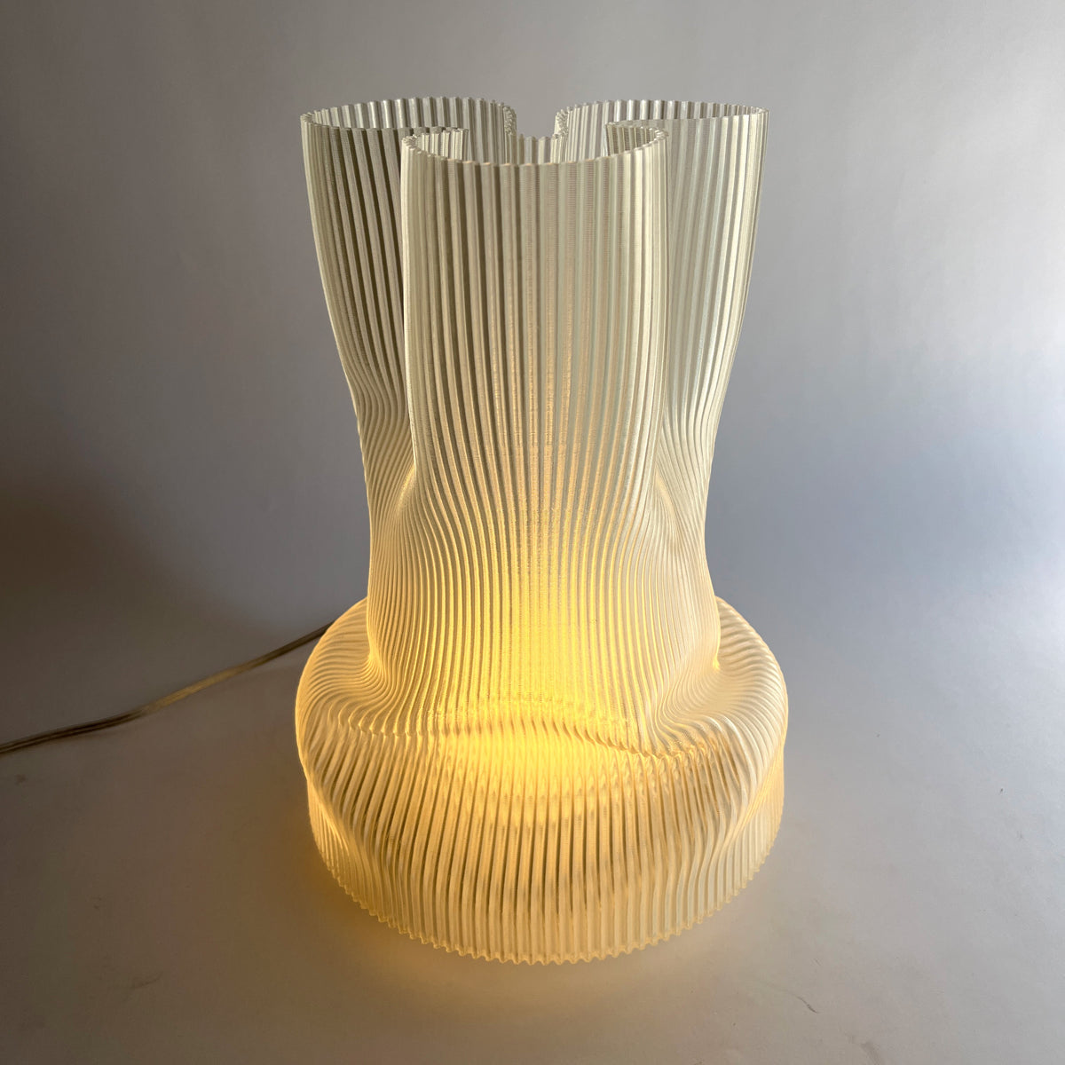 LUMINÁRIA AMASSADINHA TRANSLÚCIDA 29CM