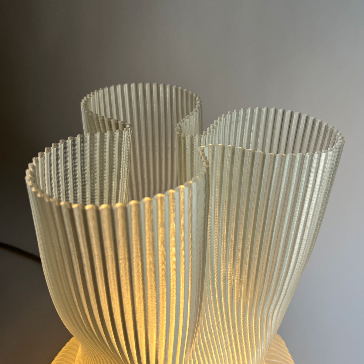 LUMINÁRIA AMASSADINHA TRANSLÚCIDA 29CM