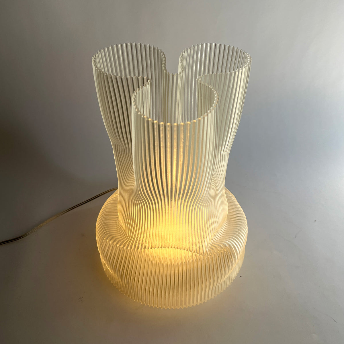 LUMINÁRIA AMASSADINHA TRANSLÚCIDA 29CM